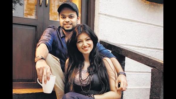 Ayesha Takia & Husband Farhan Azmi Stopped At Goa Airport Ayesha Takia & Husband Farhan Azmi Stopped At Goa Airport