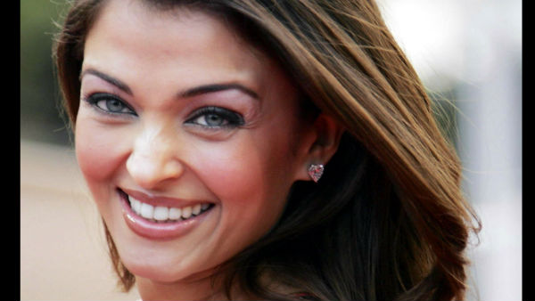 Simi Garewal Wasn’t A Fan Of Aishwarya’s Giggle Either