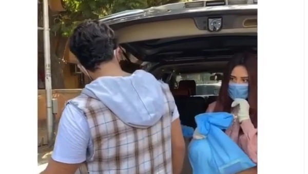 Mahira & Paras Donate Food To The Needy