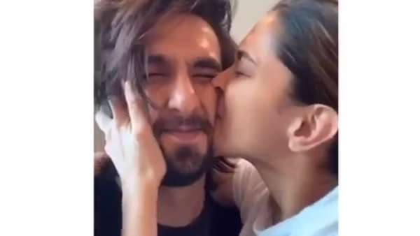 Fans Are Loving Deepika And Ranveer's PDA