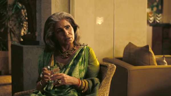 Dimple Kapadia Leaves The Biggest Clue