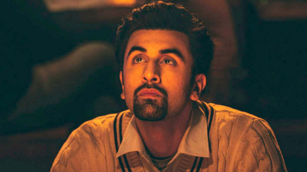Netizens Suggest Ranbir To Stay With His Mom