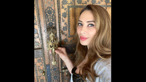 Iulia Sings Praises For Salman