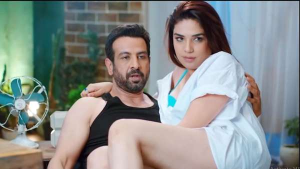 Rohit Roy As Rohit Mehra And Anjum Fakih As His Girlfriend