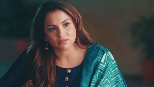 Gurdeep Kohli as Poonam Kapoor