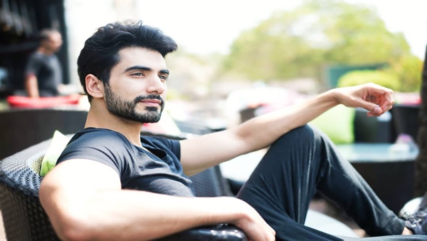 7. After Paatal Lok’s release, you have become more popular among girls. Ishwak Singh has now become the Internet’s new crush. Does it give you a high?