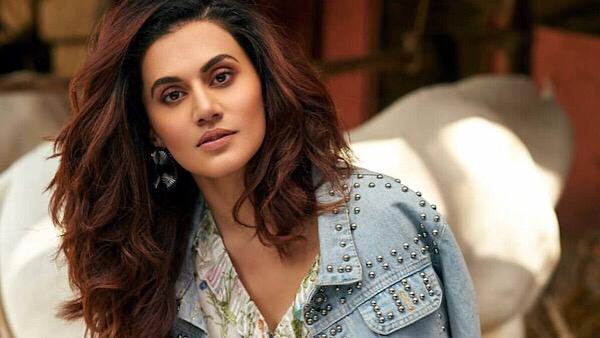 Did Taapsee say she loves Karan Johar?