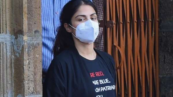 New Videos Of Rhea Chakraborty Show Her Consuming Drugs Along With Sushant Singh Rajput New Videos Of Rhea Chakraborty Show Her Consuming Drugs Along With Sushant Singh Rajput