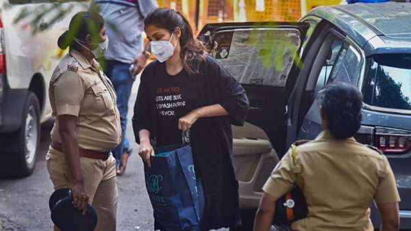 Rhea Chakrabortys T-Shirt Reads Lets Smash Patriarchy, On The Day Of Arrest By NCB Rhea Chakrabortys T-Shirt Reads Lets Smash Patriarchy, On The Day Of Arrest By NCB