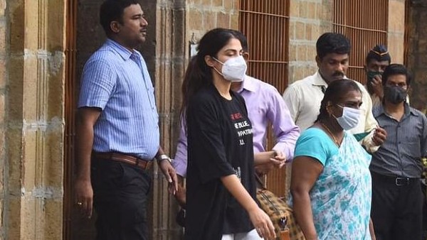 Rhea Chakraborty Conducted Yoga Classes For Her Jail Inmates