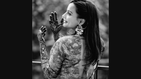Earlier, Vandana Shared A Picture From Her Mehendi Ceremony