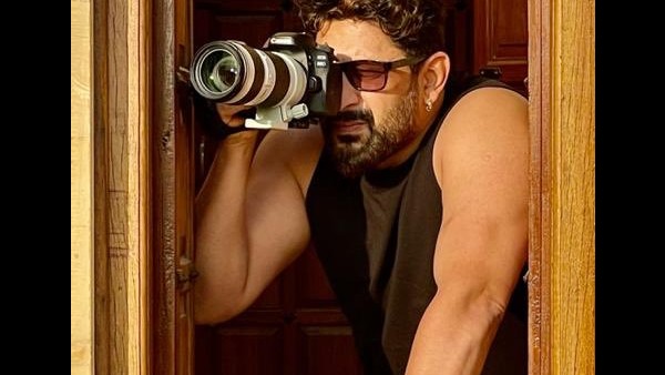 Meanwhile, Arshad Warsi Shared A Snap Of Himself Which Was Clicked By His Co-Star Akshay
