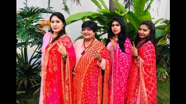 Mehendi Artiste Veena Nagda Poses For A Picture