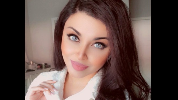 netizens-find-aishwarya-rai-bachchan-lookalike-from-pakistan-the-latter-denies-undergoing-surgery netizens-find-aishwarya-rai-bachchan-lookalike-from-pakistan-the-latter-denies-undergoing-surgery