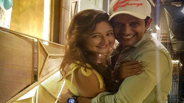 Karanvir Bohra & Rashami Desai’s Fun Moment