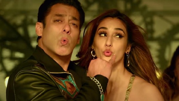 Manisha Koirala To Act In The Biopic On Meena Kumari - Filmibeat