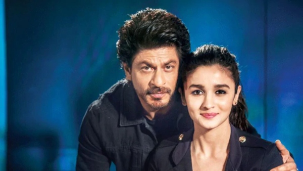 Shah Rukh Khan Asks Alia Bhatt To Sign Him For Her Next Production; Says He Will Come In Time For The Shoot Shah Rukh Khan Asks Alia Bhatt To Sign Him For Her Next Production; Says He Will Come In Time For The Shoot