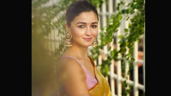 xaliaoo1 1637552162.jpg.pagespeed.ic.U1A r6oRak Alia Bhatt Looks Radiant At Aditya-Anushka's Wedding