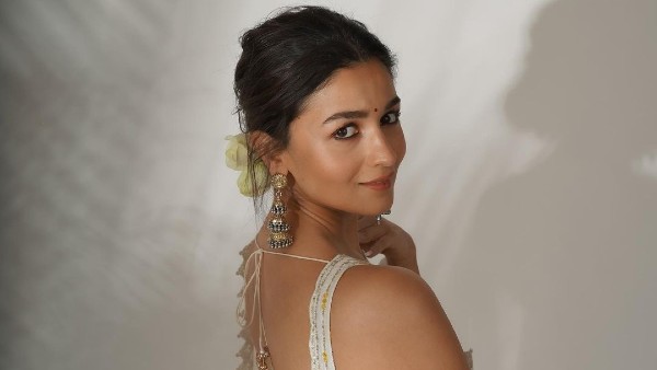 gangubai-kathiawadi-alia-bhatt-shushes-trolls-with-dholida-song-wins-hearts-with-killer-expressions gangubai-kathiawadi-alia-bhatt-shushes-trolls-with-dholida-song-wins-hearts-with-killer-expressions