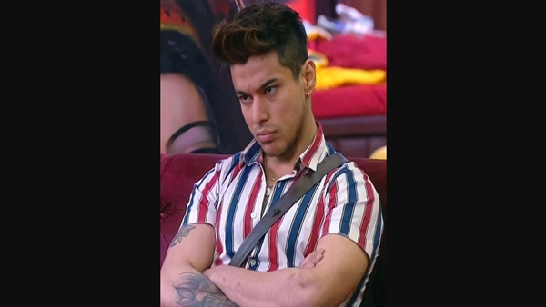Pratik Sehajpal Asks His Abusive Fans To Leave His #PratikFam For Using Abusive Words Online Pratik Sehajpal Asks His Abusive Fans To Leave His #PratikFam For Using Abusive Words Online