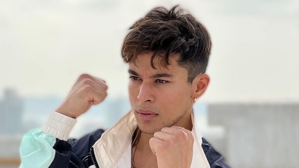Pratik Sehajpal Asks His Abusive Fans To Leave #PratikFam Pratik Sehajpal Asks His Abusive Fans To Leave #PratikFam