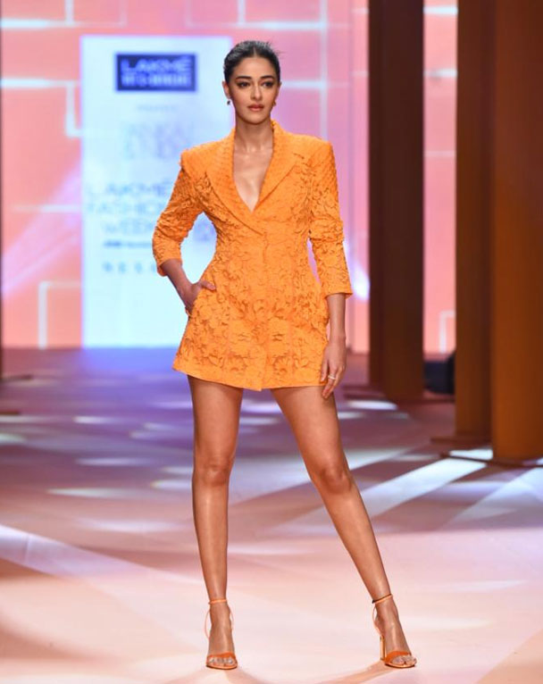 अनन्या ने रैंप वॉक किया अनन्या ने रैंप वॉक किया