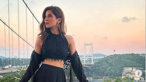 आयशा उमर का फिल्म डेब्यू