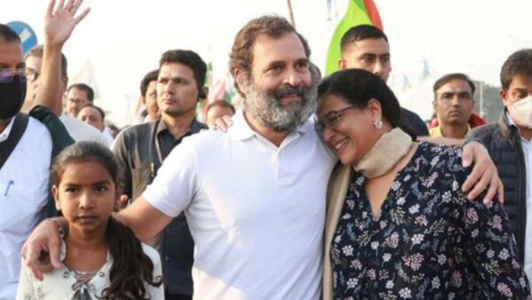 मोना अम्बेगांवकर मोना अम्बेगांवकर