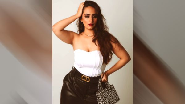 इन्फ्लुएंसर रोमा जानी एक सच्ची फैशन दिवा है