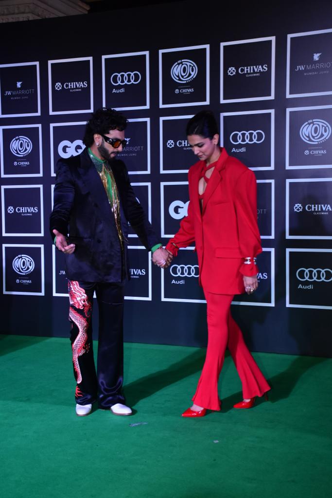 अवॉर्ड शो में पहुंचे रणवीर दीपिका