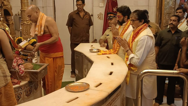 उन्हकाई की रिलीज के बाद बिग बी सिद्धिविनायक से मिले उन्हकाई की रिलीज के बाद बिग बी सिद्धिविनायक से मिले