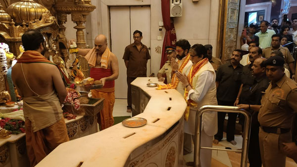 अमिताभ बच्चन ने की प्रार्थना