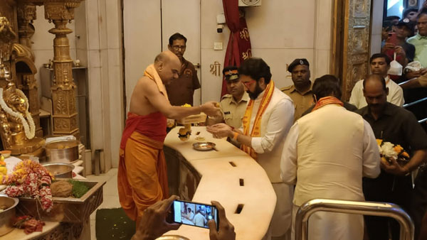 अमिताभ बच्चन के साथ अभिषेक बच्चन