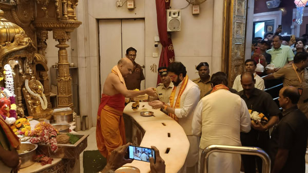अमिताभ बच्चन ने प्रशंसकों से उंचाई देखने की अपील की