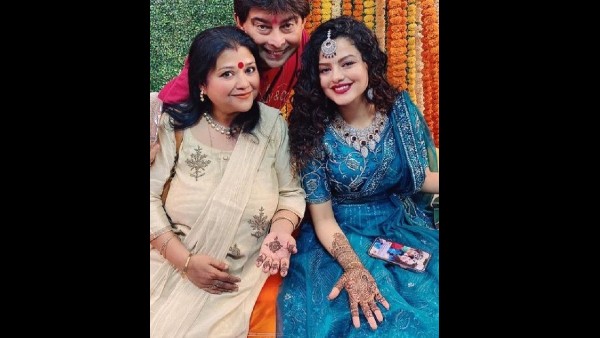 जीत गांगुली ने दुल्हन के साथ एक तस्वीर खिंचवाई