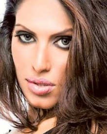 Gizele Thakral | Gizele Thakral Movies & News | Actor Gizele Thakral Photos