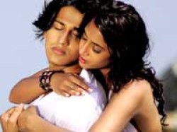 Nakshatra Daayen Baayen Box Office Report