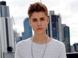 Justin Bieber Detained At Airport During Drug Search