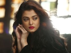 Aishwarya Rai Bachchan Refuses To Dance On Item Numbers Like Kareena Kapoor Khan