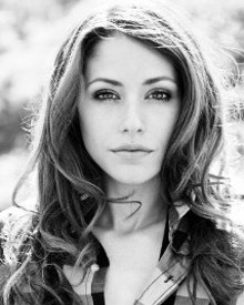 Amanda Crew Wallpaper | Amanda Crew HD Wallpapers - Filmibeat