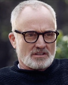 Bradley Whitford: Age, Photos, Family, Biography, Movies, Wiki & Latest
