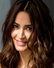 कीर्ति खरबंदा