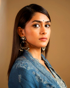 Mrunal Thakur | Mrunal Thakur Movies List | Mrunal Thakur Family, Net