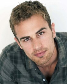 Theo James Freundin 2019