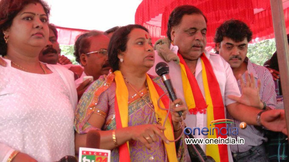 Karnataka Bandh Film Industry Joins Protest Photos FilmiBeat