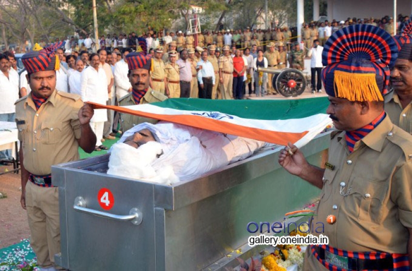 Karnataka PSI Mallikarjun Bande Funeral Photos FilmiBeat
