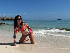 Sunny Leone Enjoys Her Vacation In Bikini