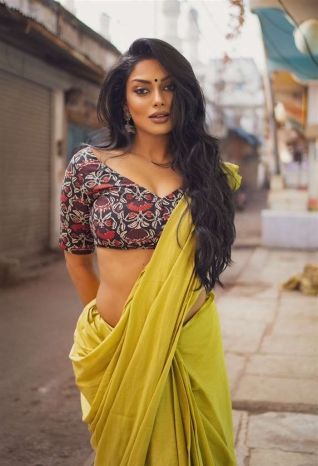 Chandrika Ravi