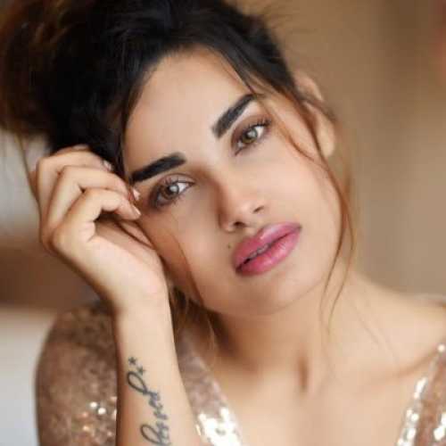 Sakshi Dwivedi Photos