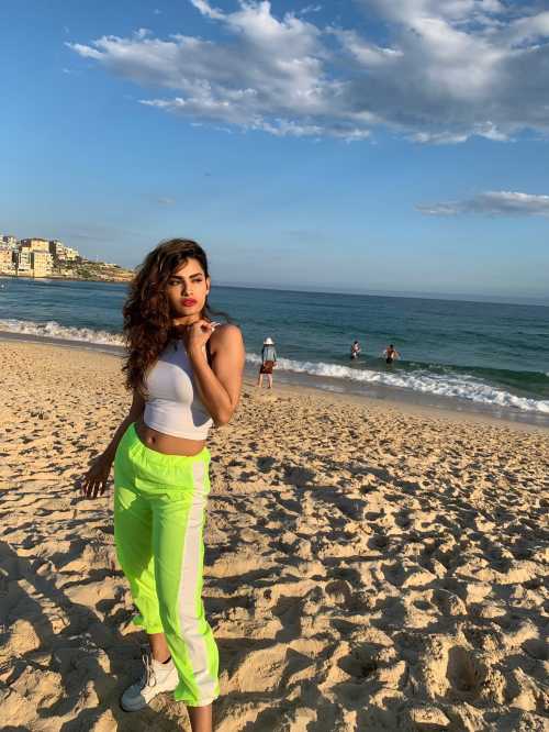 Sakshi Dwivedi Photos